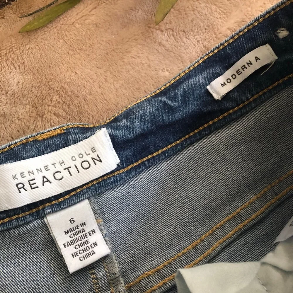 Kenneth Cole Reaction Moderna Denim Skirt - Picture 8 of 10